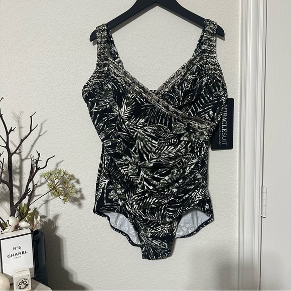 MIRACLESUIT Plus Size Zahara Sanibel One Piece Swimsuit - Picture 12 of 13